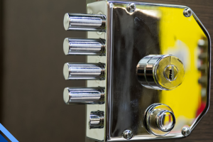 Cambio y colocación de cerrojo de seguridad